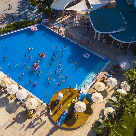 منتجع Fortezza 5*